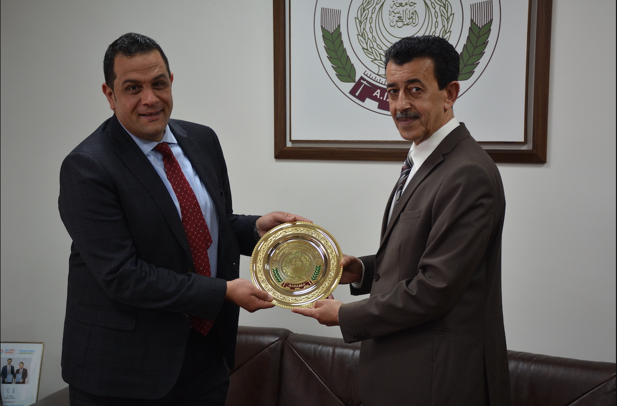 المدير العام للمنظمة يجتمع مع ممثل المعهد البريطاني للمواصفات (BSI)